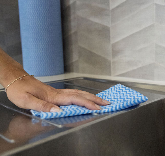 Novarre Regular Cleaning Wipes on Roll Blue (7200.B)